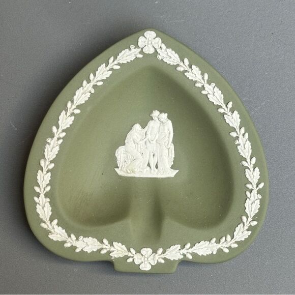 Wedgwood Sage Green Jasperware Spade Trinket Dish - Picture 1 of 7